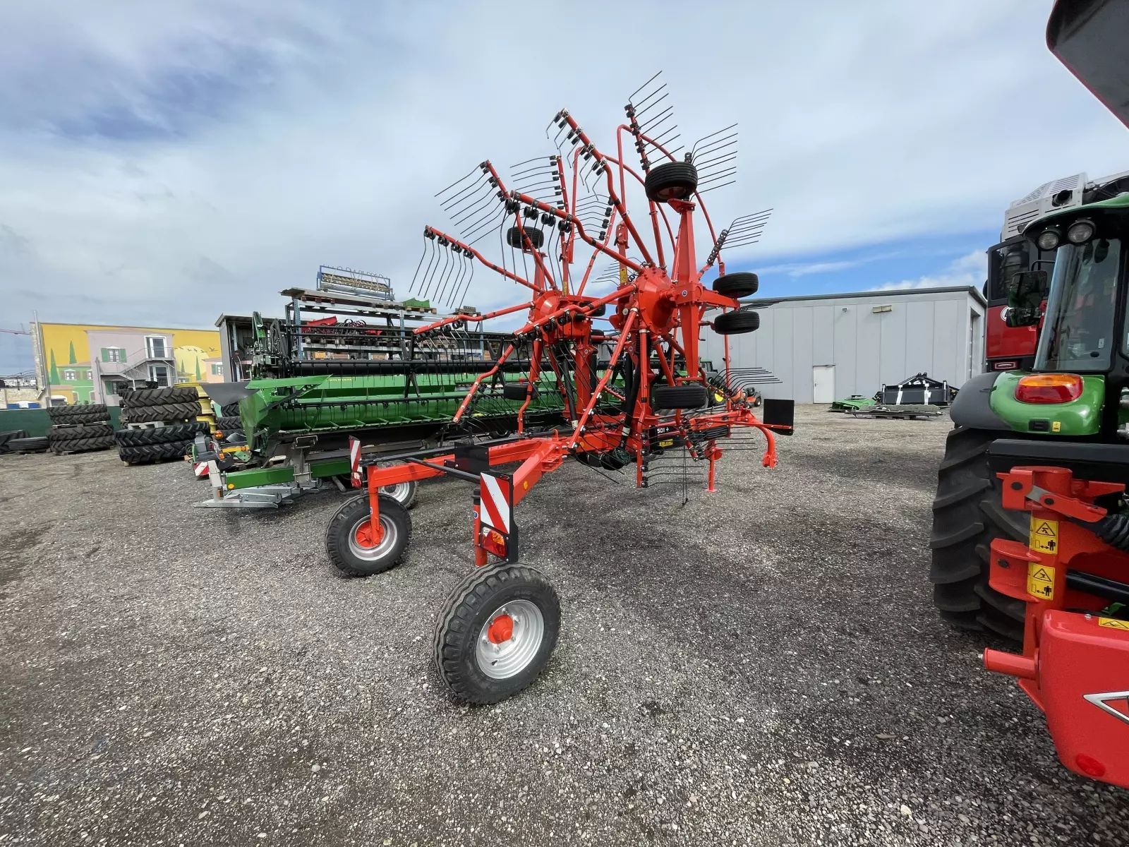 E-FARM: Kuhn GA 7501 + - Rastrillo - id IPNV1G2 - 18.487 € - Año: 2023 - Alemania