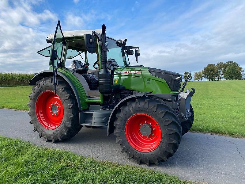 Fendt 207 S Vario Tractor €84,000