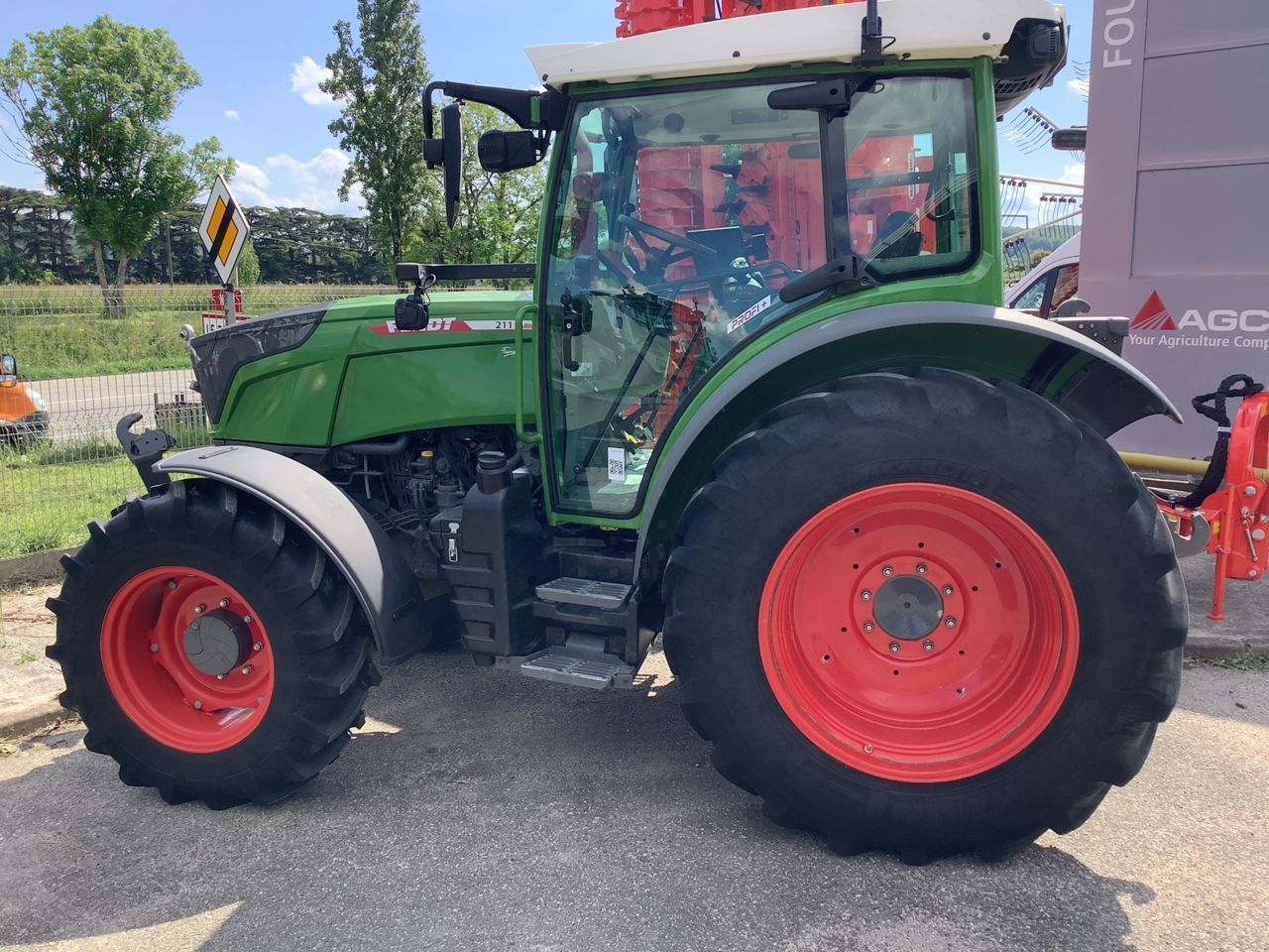E-FARM: Fendt 211 Vario - Трактор - id 3REPMXD - 97 000 € - Година на построяване: 2022 - Работни часове на двигателя: 930,Мощност на двигателя (HP): 110,Франция