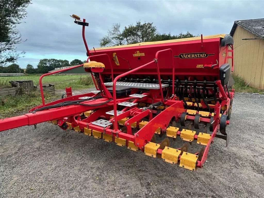 E-FARM: väderstad rapid 400c super xl e-service+biodrill - Direkte såmaskine - id GZUDBQC - 40.091 € - Produktionsår: 2016 - Danmark