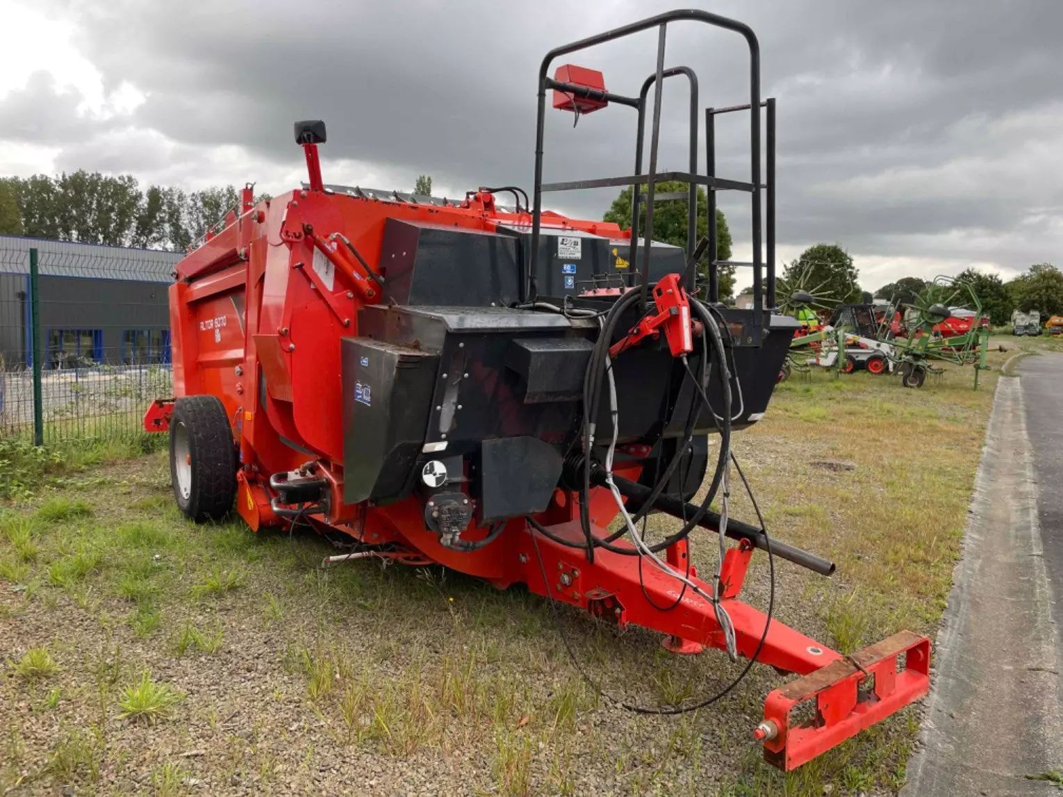 E-FARM: Kuhn désileuse pailleuse 6070 kuhn - Désileuse pailleuse - id LSTYHFT - 12 500 € - Année: 2016 - France