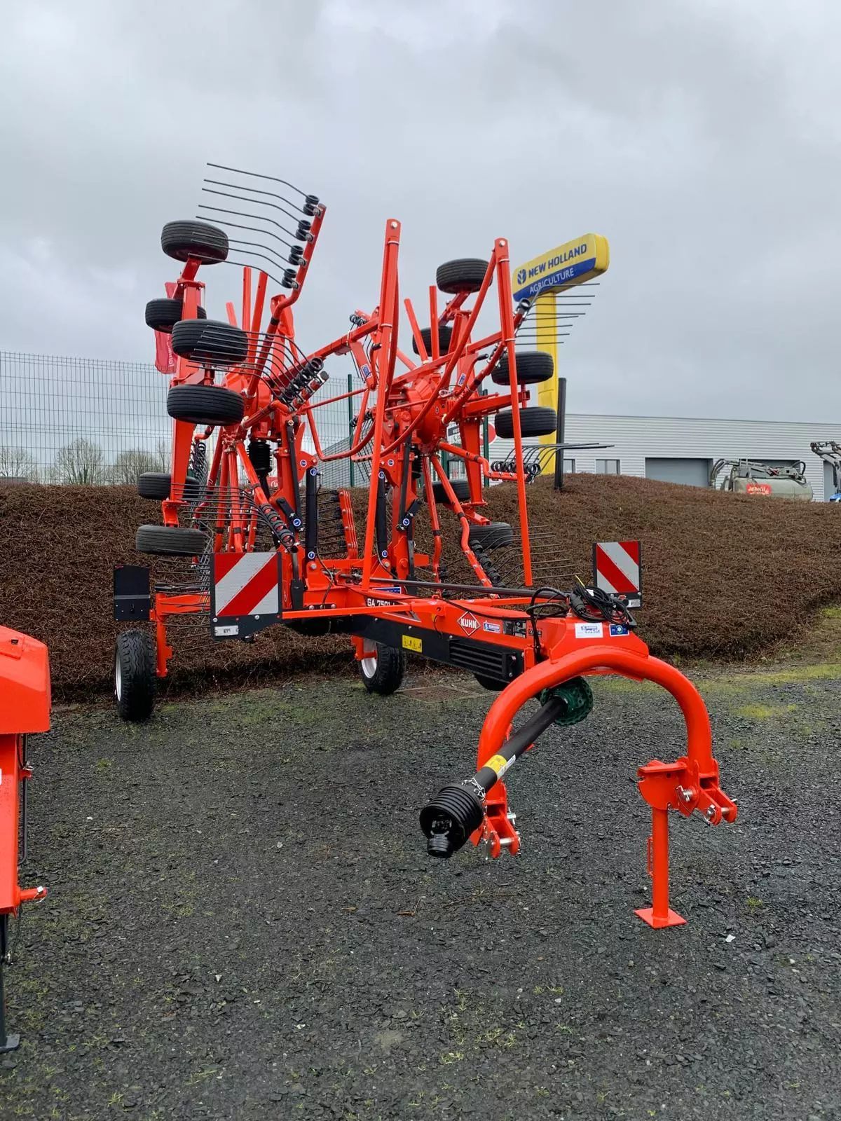 E-FARM: Kuhn GA 7501 + - Rastrillo - id 1LIC7BH - 22.400 € - Año: 2024 - Francia
