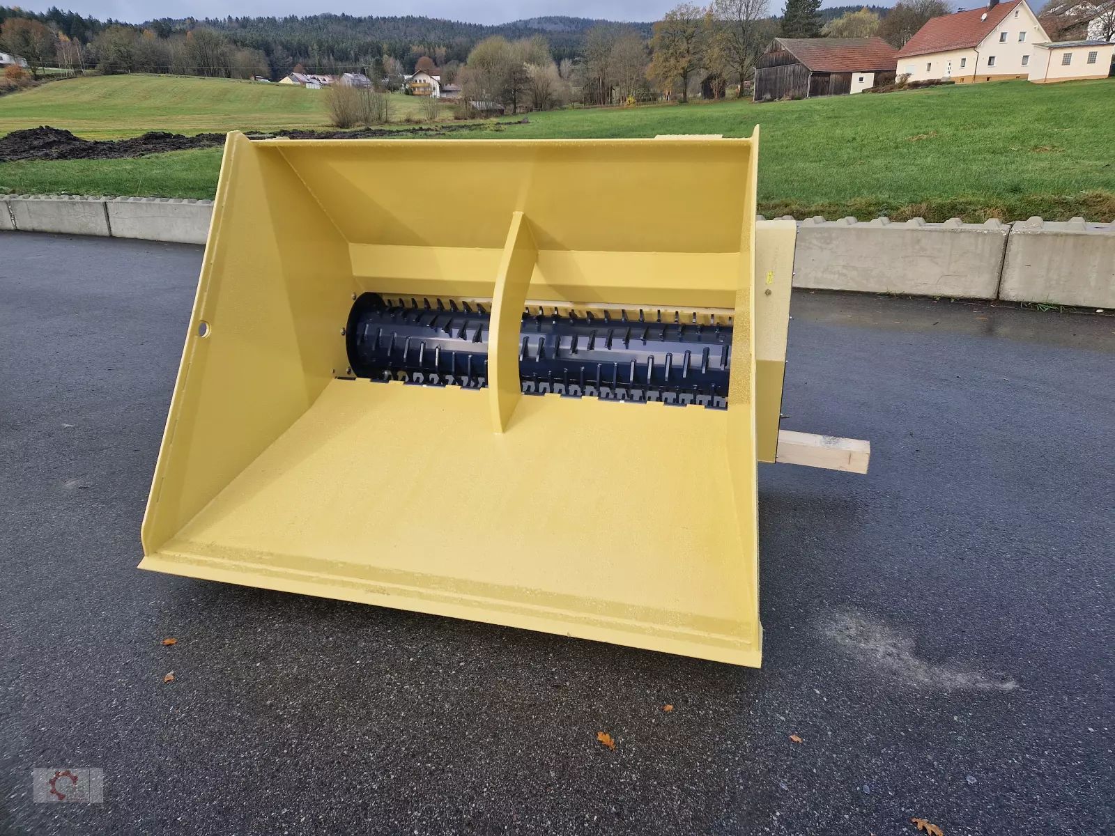 E-FARM: MS rübenschnitzler zuckerrüben ladeschaufel - Gemüseerntemaschine - id 3EHPUD7 - Baujahr: 2025 - Deutschland