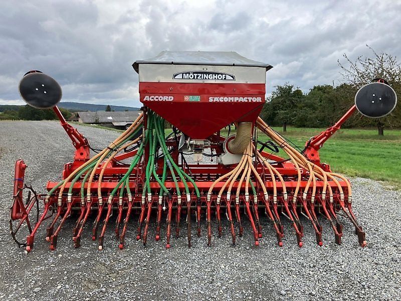 Kuhn cd 400 + accord säcompactor Siewnik rzędowy/agregat uprawowo-siewny 7400 €