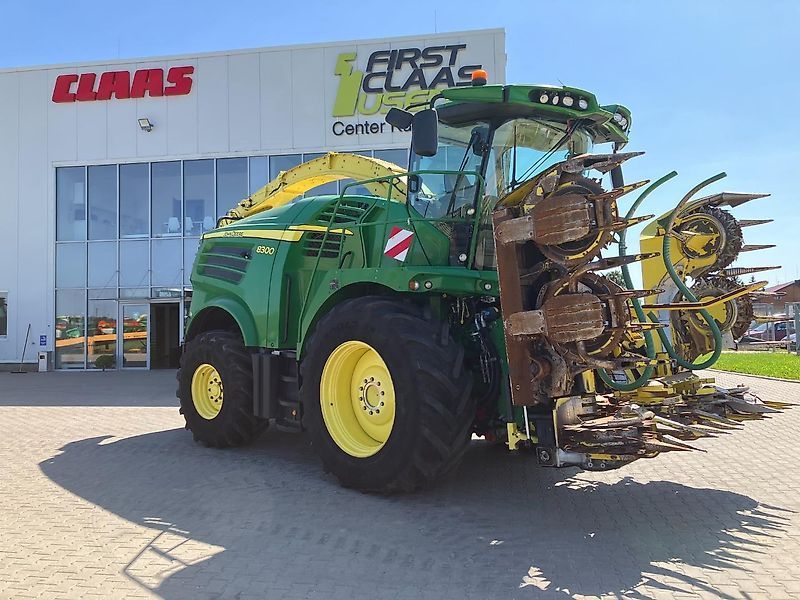 E-FARM: John Deere 8300 - Ensileuse automotrice - id 1MGDGE2 - 130 576 € - Année: 2016 - Lecture du nombre d'heure: 3 899,Puissance du moteur (chevaux): 483,Pologne