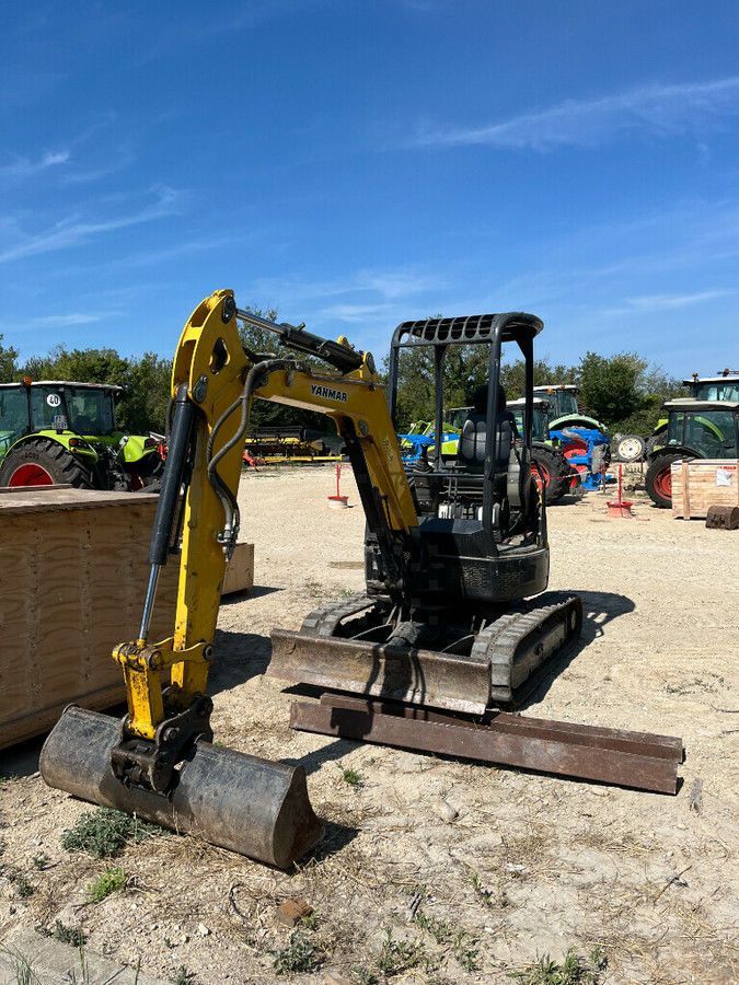 E-FARM: Yanmar mini pelle - Chargeuse sur pneus - id B4HUGXV - 20 000 € - Année: 2016 - Lecture du nombre d'heure: 2 550,France