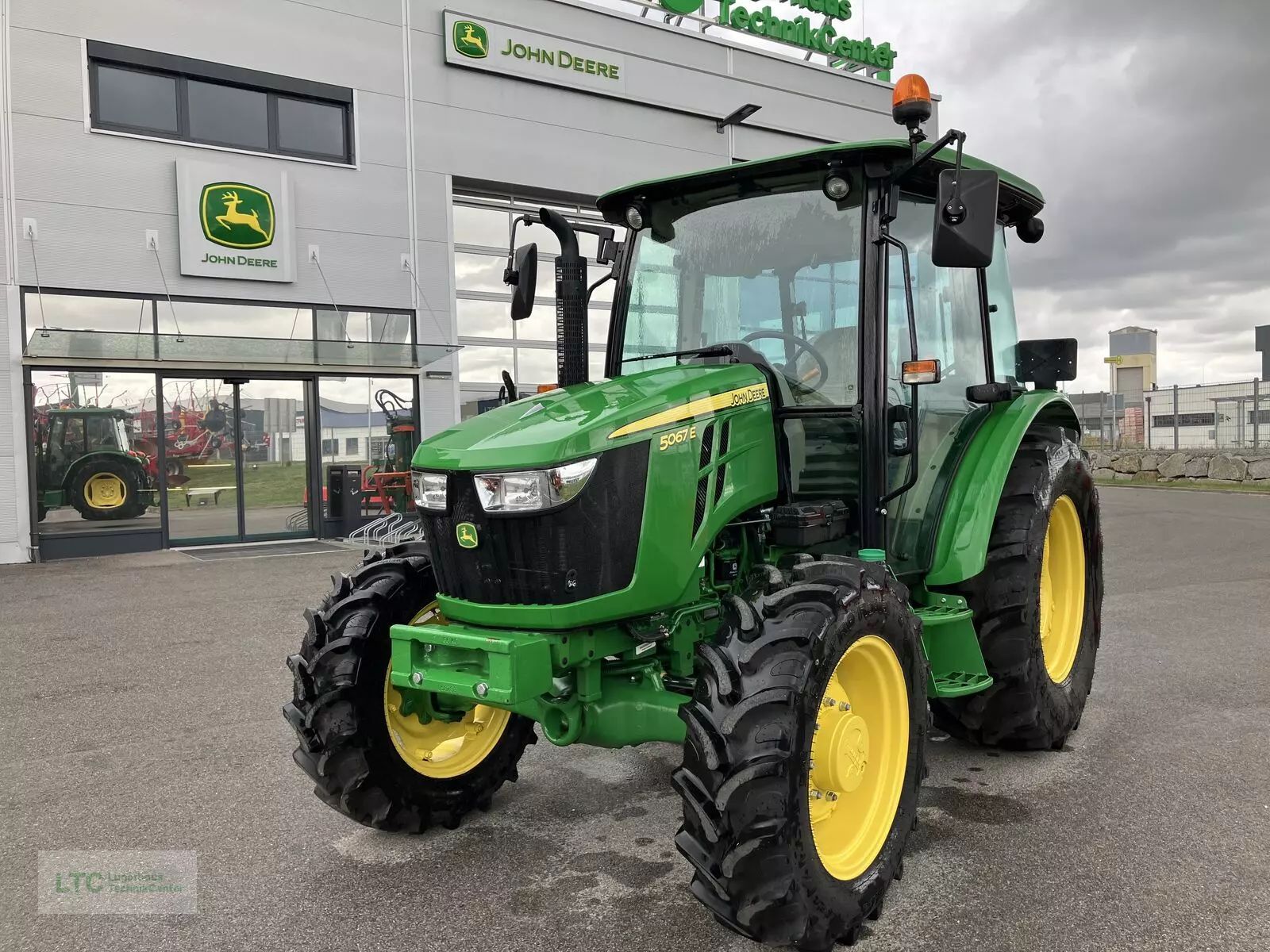 John Deere 5067 E Traktor 29.080 €