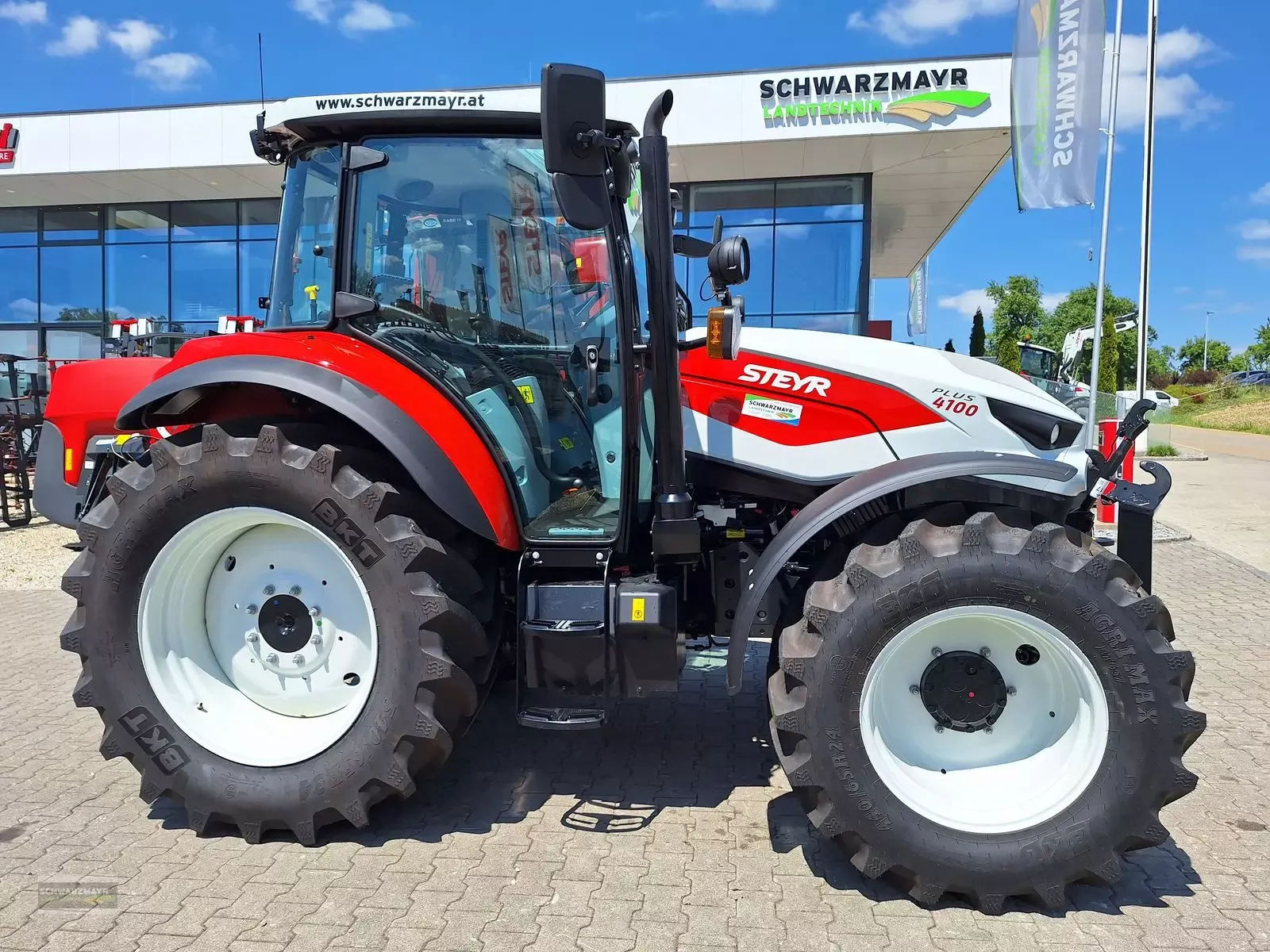 E-FARM: Steyr Kompakt 4100 - Traktor - id MYQPH9R - Baujahr: 2025 - Motorleistung (PS): 100,Österreich