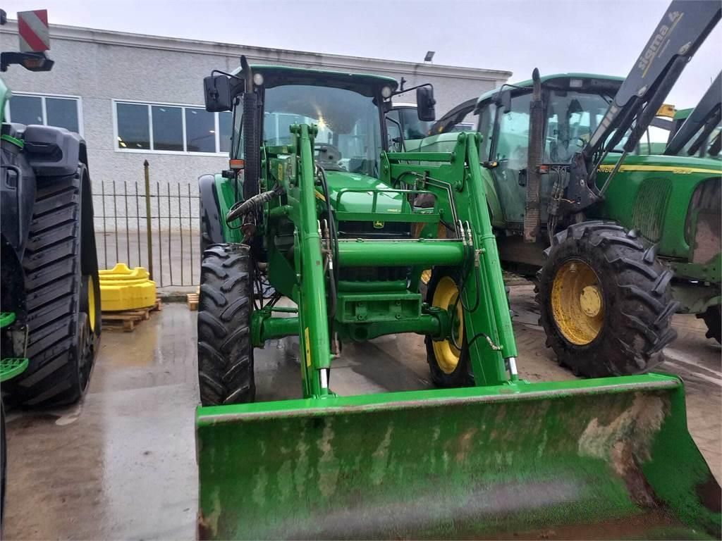 E-FARM: John Deere 5720 - Traktor - id ZCQCJYY - Baujahr: 2005 - Abgelesene Motorstunden: 10.000,Motorleistung (PS): 90,Italien