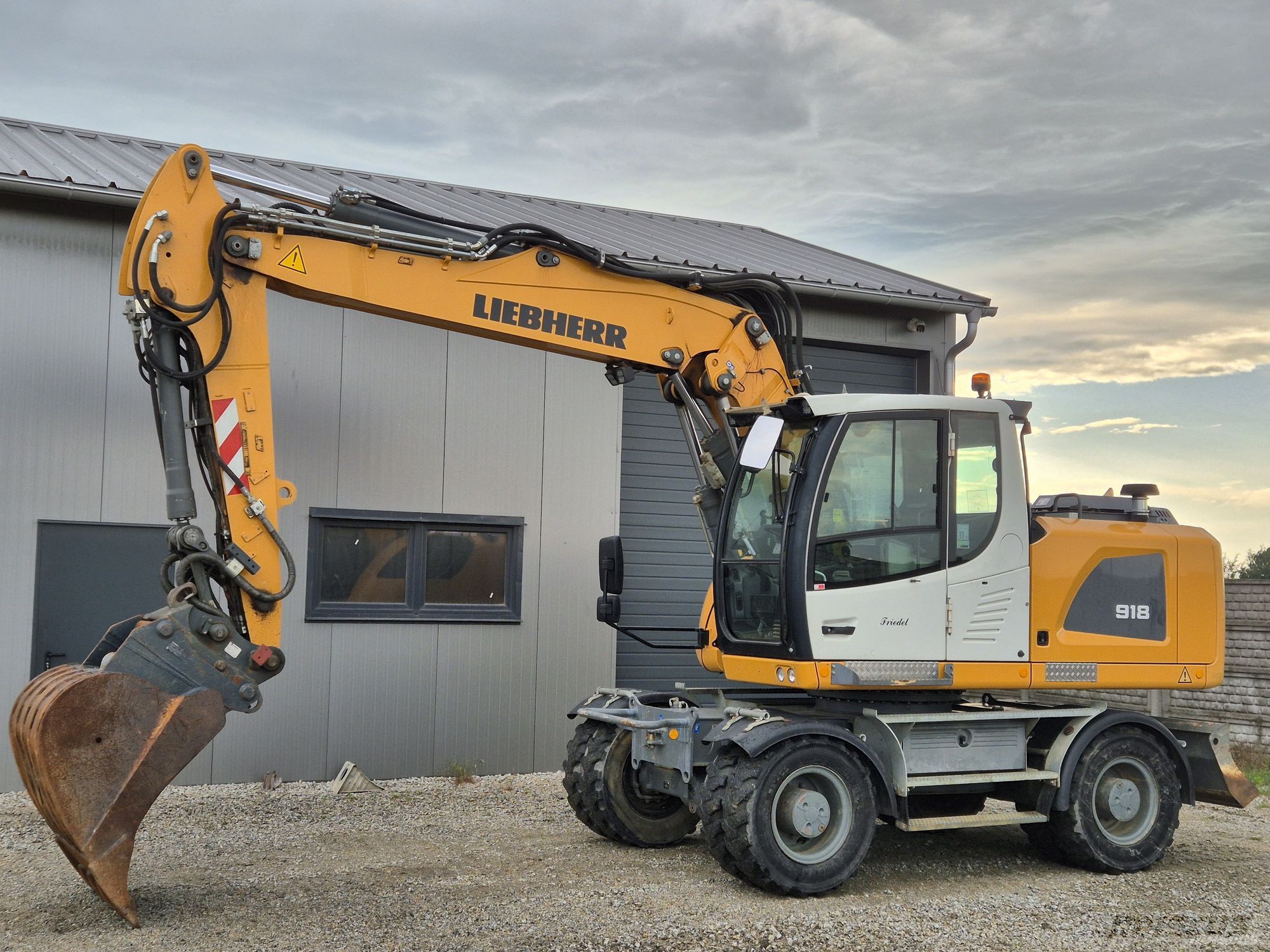 Liebherr a 918 litronic Wheeled excavator €78,768