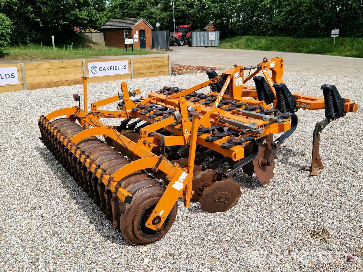 E-FARM: Simba xpress - Kultywator - id SVF3YD2 - 12 861 € - Rok produkcji: 2009 - Zjednoczone Królestwo
