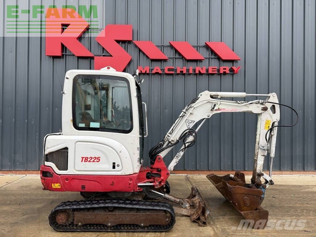 Takeuchi tb 225 2.4t mini excavator / digger Minigraver 18.529 €