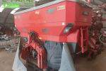 Kuhn axis50.2h.emc.w fertiliserspreaders €18,500