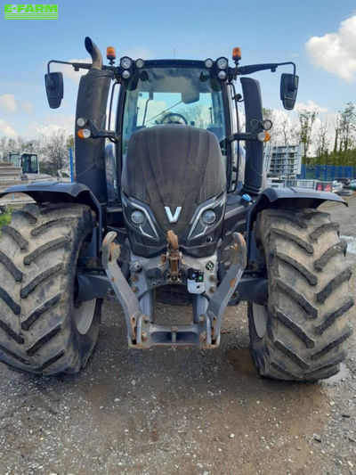 E-FARM: Valtra T154 Versu - Tractor - id TABXP6P - €45,725 - Year of construction: 2018 - Engine hours: 6,950,Engine power (HP): 154,United Kingdom