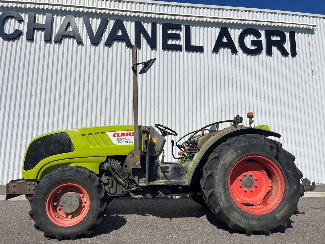 E-FARM: Claas Nexos 230 - Τρακτέρ - id LD2WDFF - 22.000 € - Χρονία: 2014 - Μετρητής ωρών: 3.914,Ισχύς κινητήρα: 88,Γαλλία
