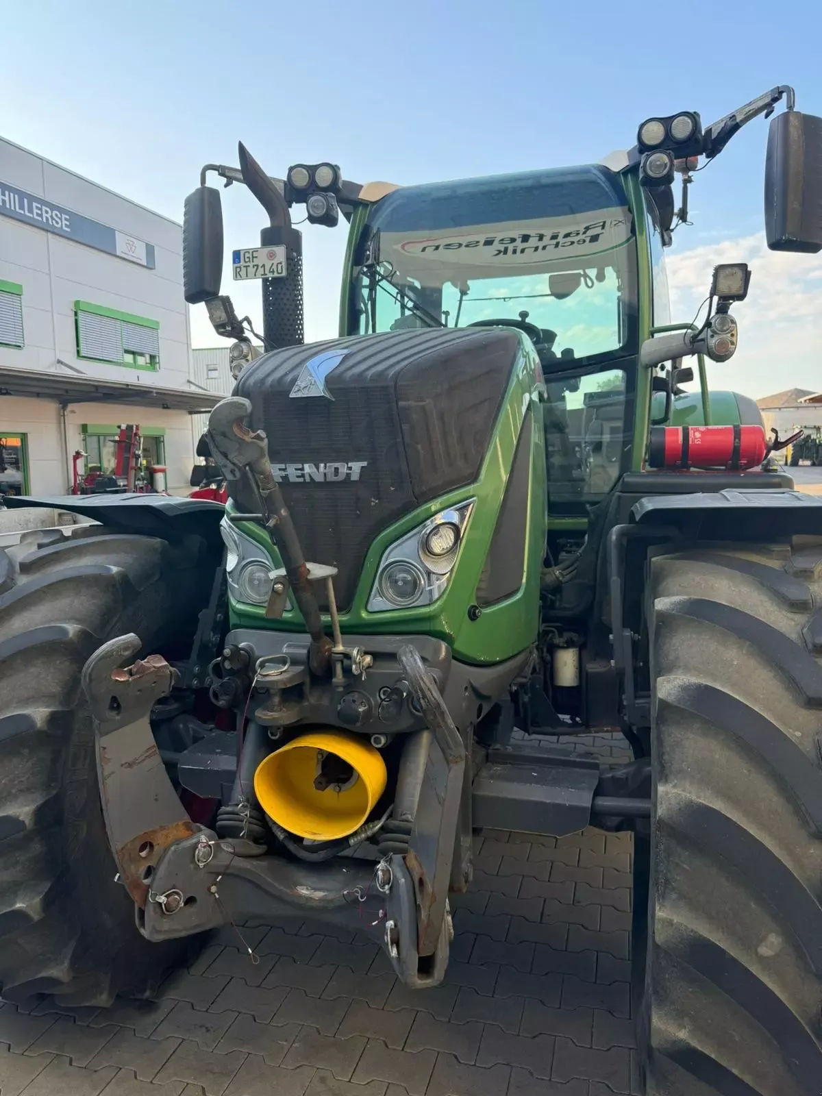 E-FARM: Fendt 718 Vario ProfiPlus - Traktor - id BY4ZNB7 - 95.000 € - Baujahr: 2014 - Abgelesene Motorstunden: 6.390,Motorleistung (PS): 180,Deutschland