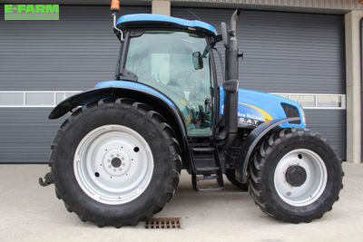 E-FARM: New Holland TS100A - Tractor - id 6ZQMCSX - €37,965 - Year of construction: 2005 - Engine hours: 5,776,Engine power (HP): 130,Austria