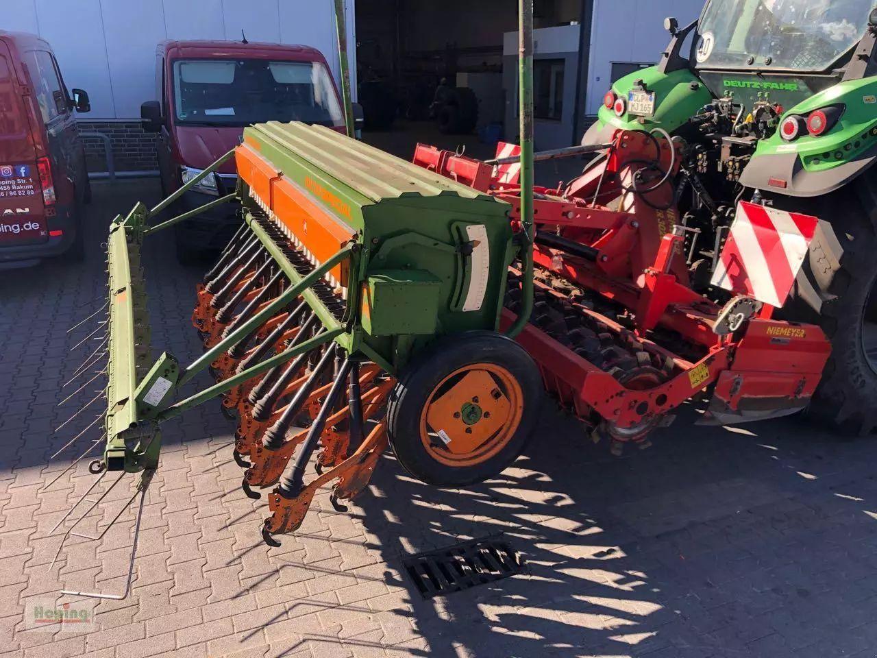 E-FARM: NIEMEYER und amazone d8/30 special - Semoir - id V2VYZJD - 5 000 € - Allemagne