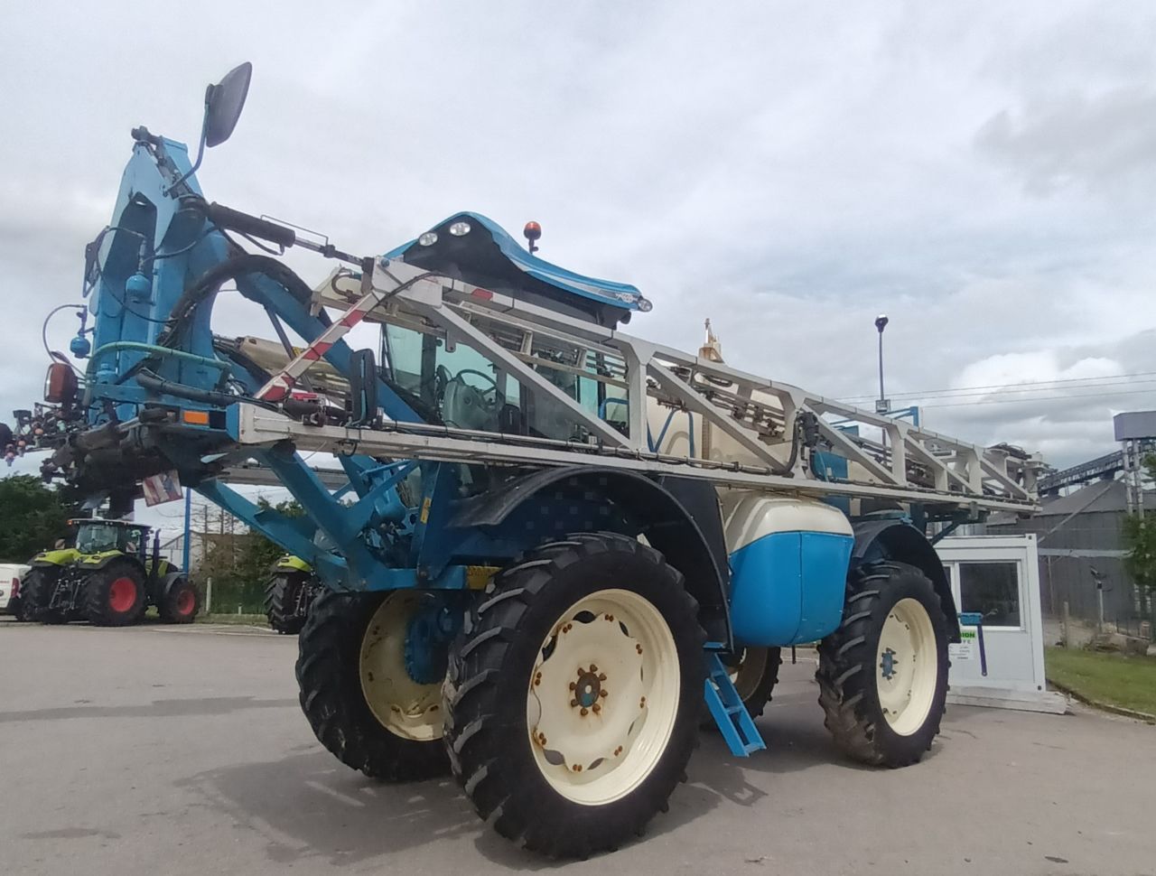 E-FARM: Matrot xenon stabilis - Pulvérisateur - id LYQGKFB - 60 900 € - Année: 2012 - Lecture du nombre d'heure: 3 500,France