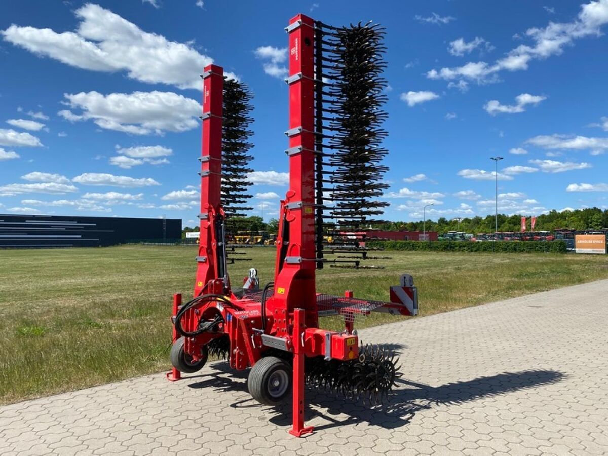 E-FARM: pöttinger rotocare v 8000 rollhacke demo - Bodenbearbeitung Sonstige - id QTAAJIK - 18.000 € - Baujahr: 2022 - Deutschland