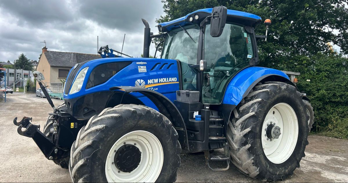 E-FARM: New Holland T7.245 - Tractor - id JWNMWMZ - €76,000 - Year of construction: 2017 - Engine hours: 4,160,Engine power (HP): 245,France