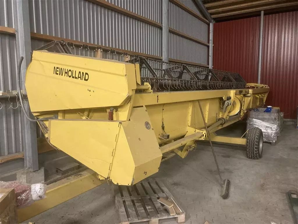 New Holland 30 fod m/vogn Header €7,911