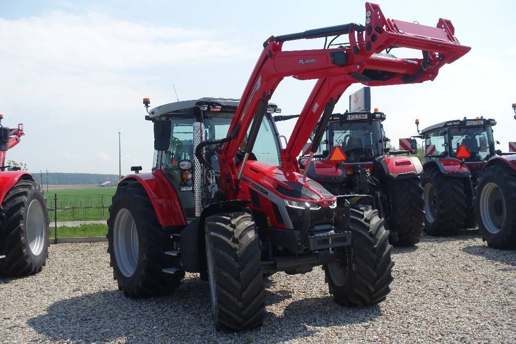 Massey Ferguson 5S.115 Tractor €98,773