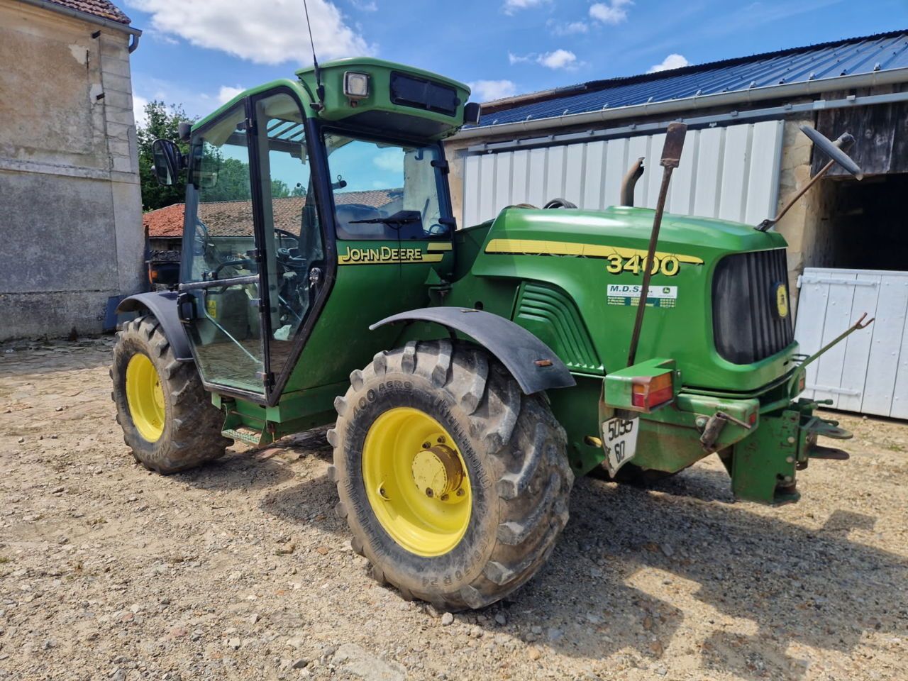 E-FARM: John Deere 3400 / 9790 heures / 2002 - Telehandler - id 7UJLLZH - €22,000 - Year of construction: 2002 - Engine hours: 9,790,Engine power (HP): 100,France