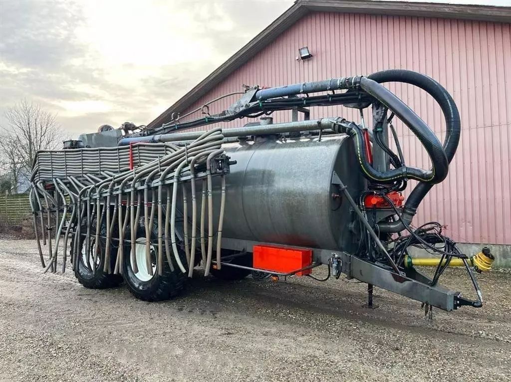 E-FARM: Other 20 t gyllevogn med 24 m bom - Slurry equipment other - id LU8N7CN - €26,533 - Year of construction: 2004 - Denmark