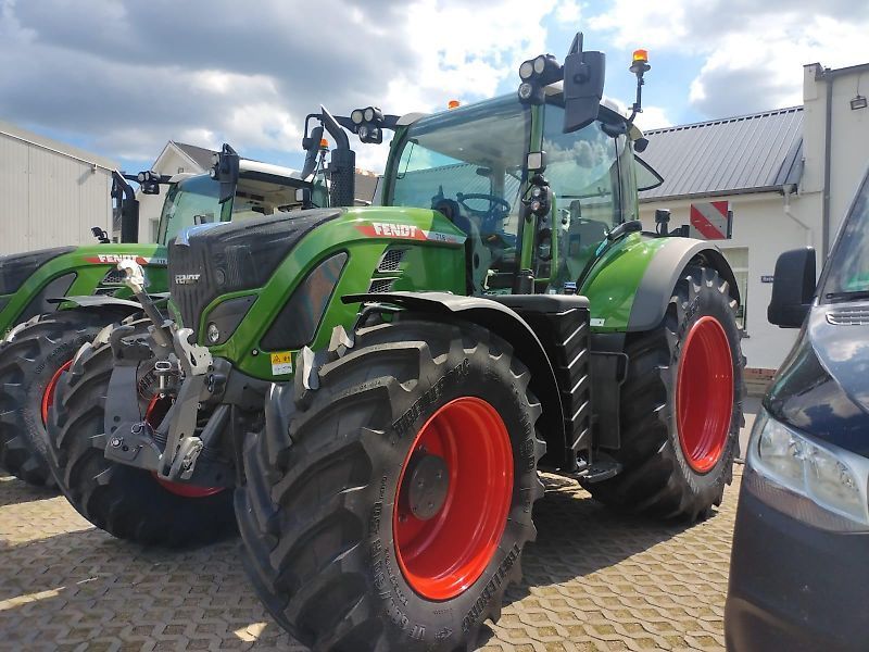 Fendt 718 Vario Tractor €155,000