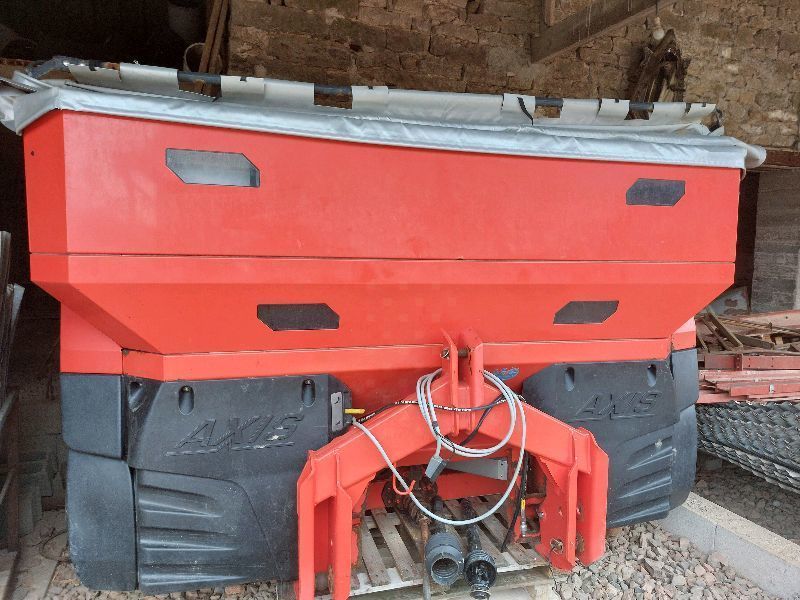 E-FARM: Kuhn axis 50.1w - Rozsiewacz nawozów - id USQ1PII - 7000 € - Rok produkcji: 2012 - Francja