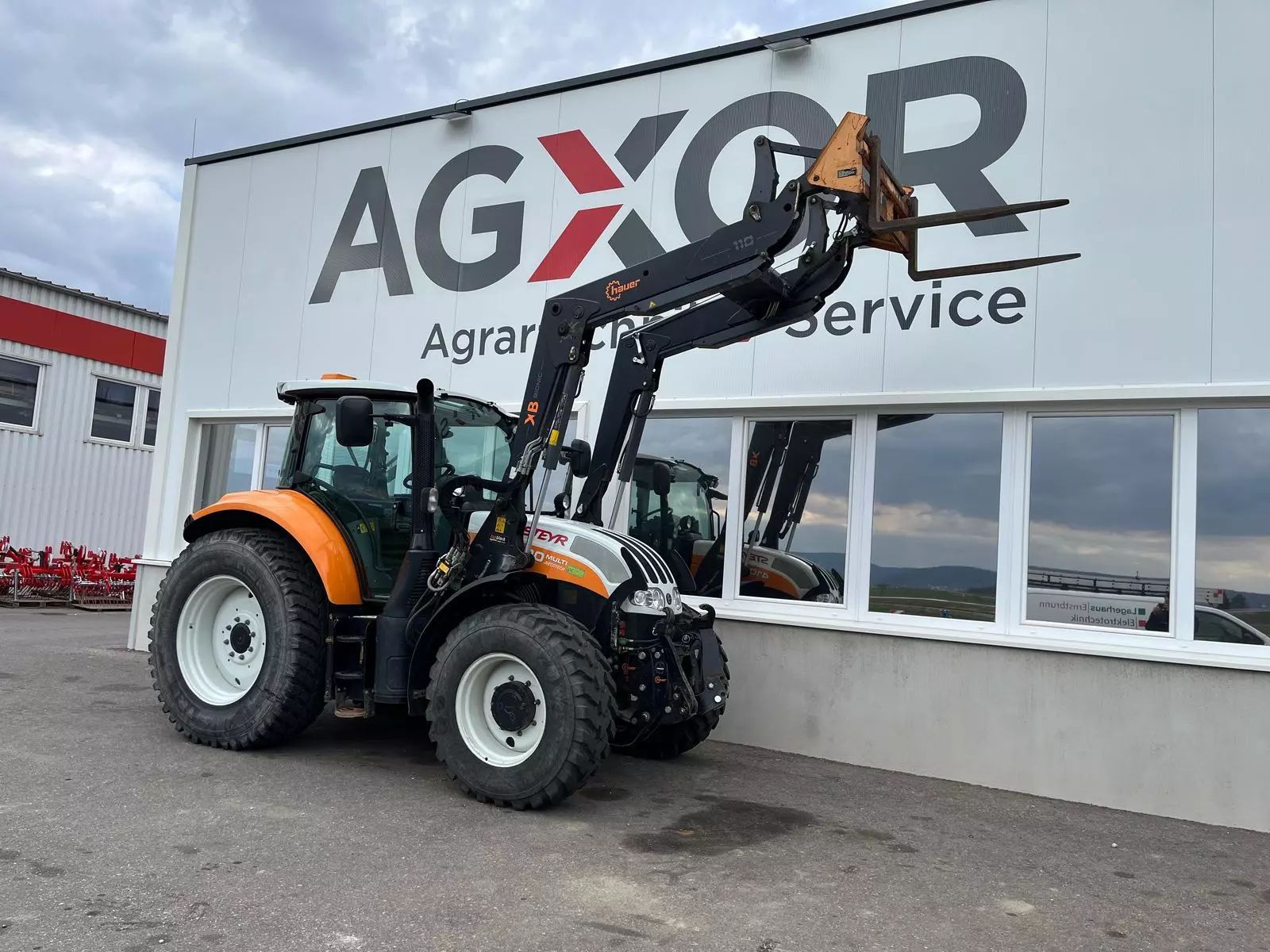E-FARM: Steyr steyr - Tractor - id IGTWAVE - €67,500 - Year of construction: 2017 - Engine hours: 2,245,Engine power (HP): 100,Austria