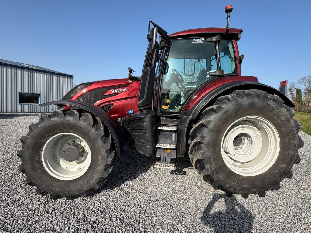 Valtra T 235 D Tractor €153,500