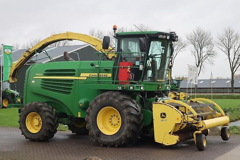 E-FARM: John Deere 7450 - Self propelled forage harvester - id 5JBFEHI - Year of construction: 2009 - Engine hours: 5,704,Netherlands