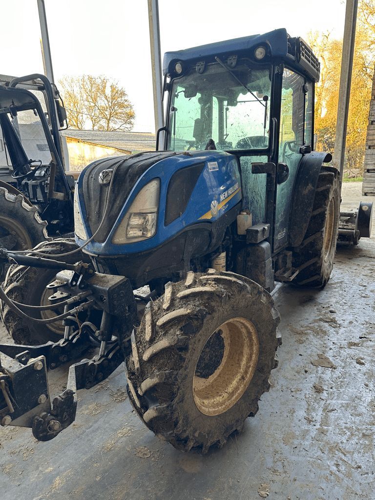 E-FARM: New Holland T4.100 F - Tractor - id ZK14WYA - €41,000 - Year of construction: 2019 - Engine hours: 3,750,Engine power (HP): 100,France