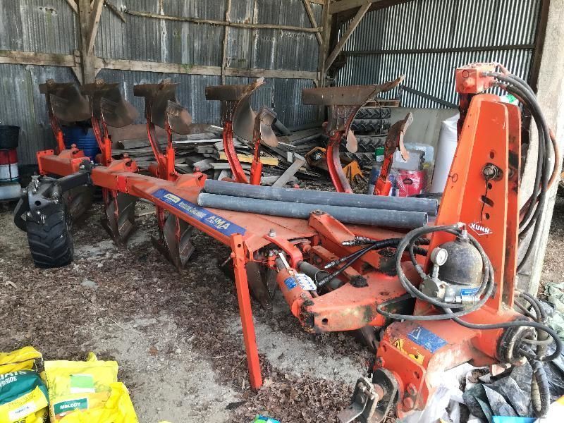 E-FARM: Kuhn vari master 152 - Plough - id WCSW1G9 - €11,800 - Year of construction: 2008 - France
