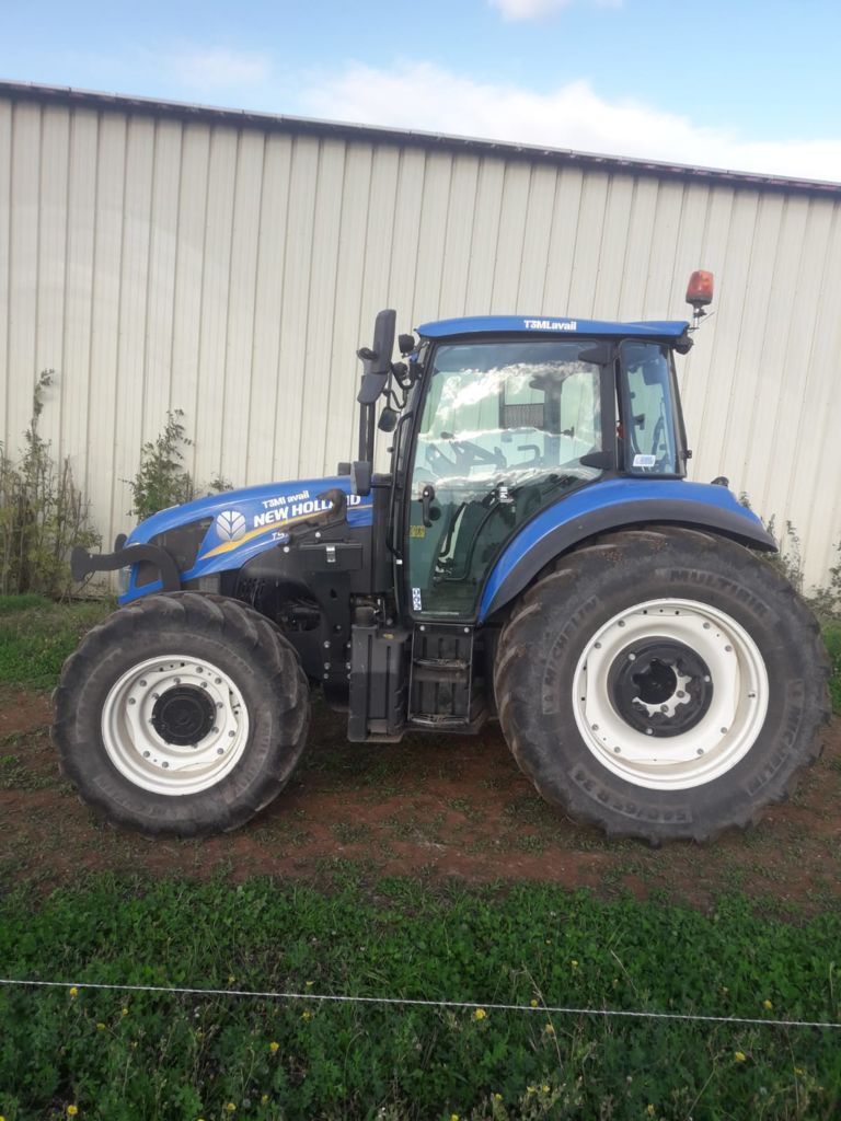 E-FARM: New Holland T5.115 - Tractor - id FH55GCK - 46.000 EUR - Anul: 2019 - Citeste ore: 3.200,Franța