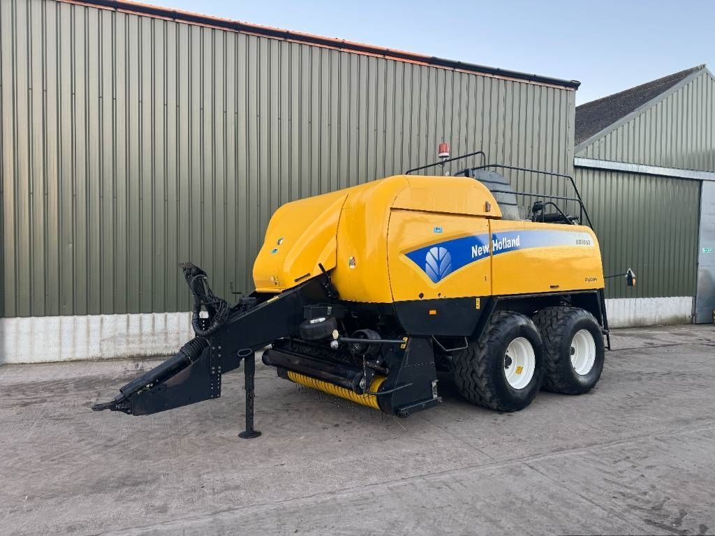 E-FARM: New Holland bb 9060 - Empacadora - id UHR8MGF - 32.745 € - Año: 2006 - Las balas producidas: 78.741,Reino Unido