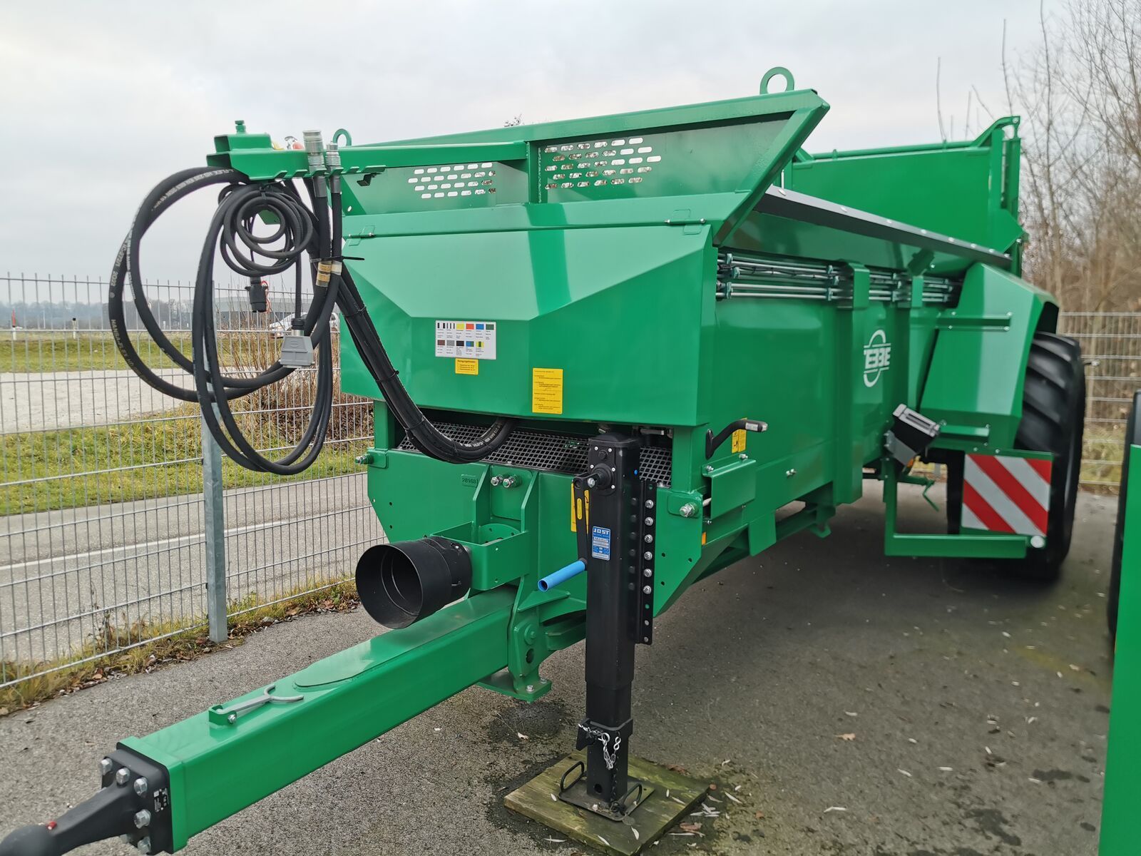 E-FARM: Tebbe ts 100 - Manure and compost spreader - id XQFPBZ1 - €50,750 - Year of construction: 2023 - Austria