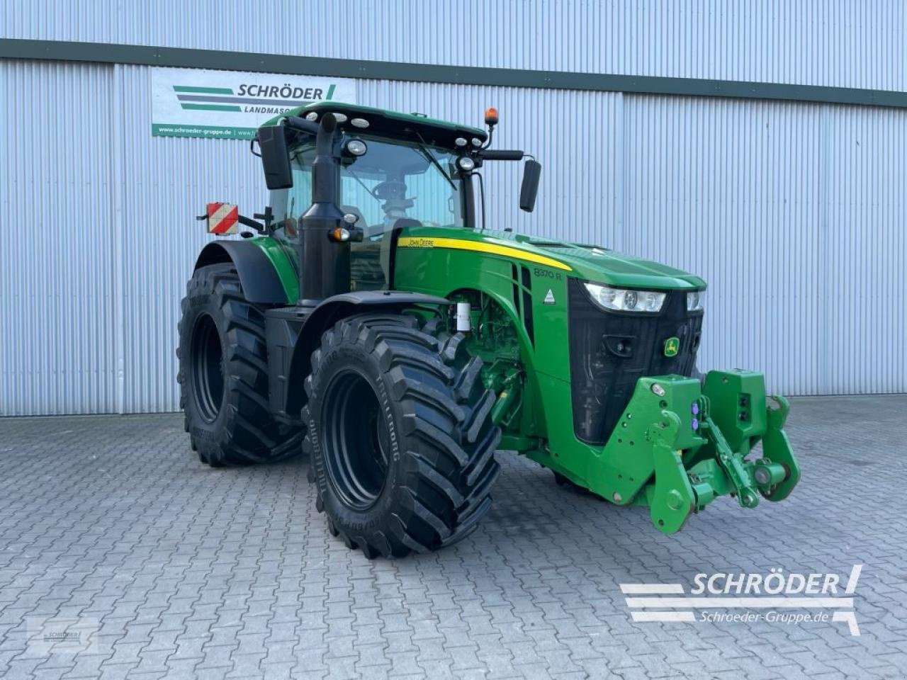 John Deere 8370 R tractor 157 985 €