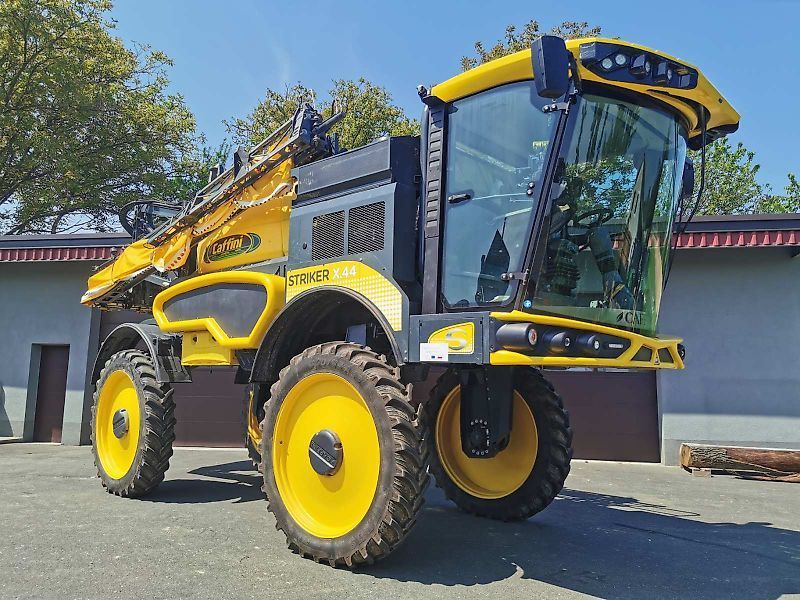 E-FARM: Caffini striker 4000 - Sprayer - id 6LH7JX1 - €150,000 - Year of construction: 2017 - Slovenia