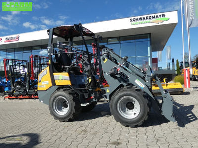 E-FARM: Giant g2200 e - Tele wheel loader - id YVDQM3Y - €47,417 - Year of construction: 2022 - Engine hours: 15,Engine power (HP): 10,Austria