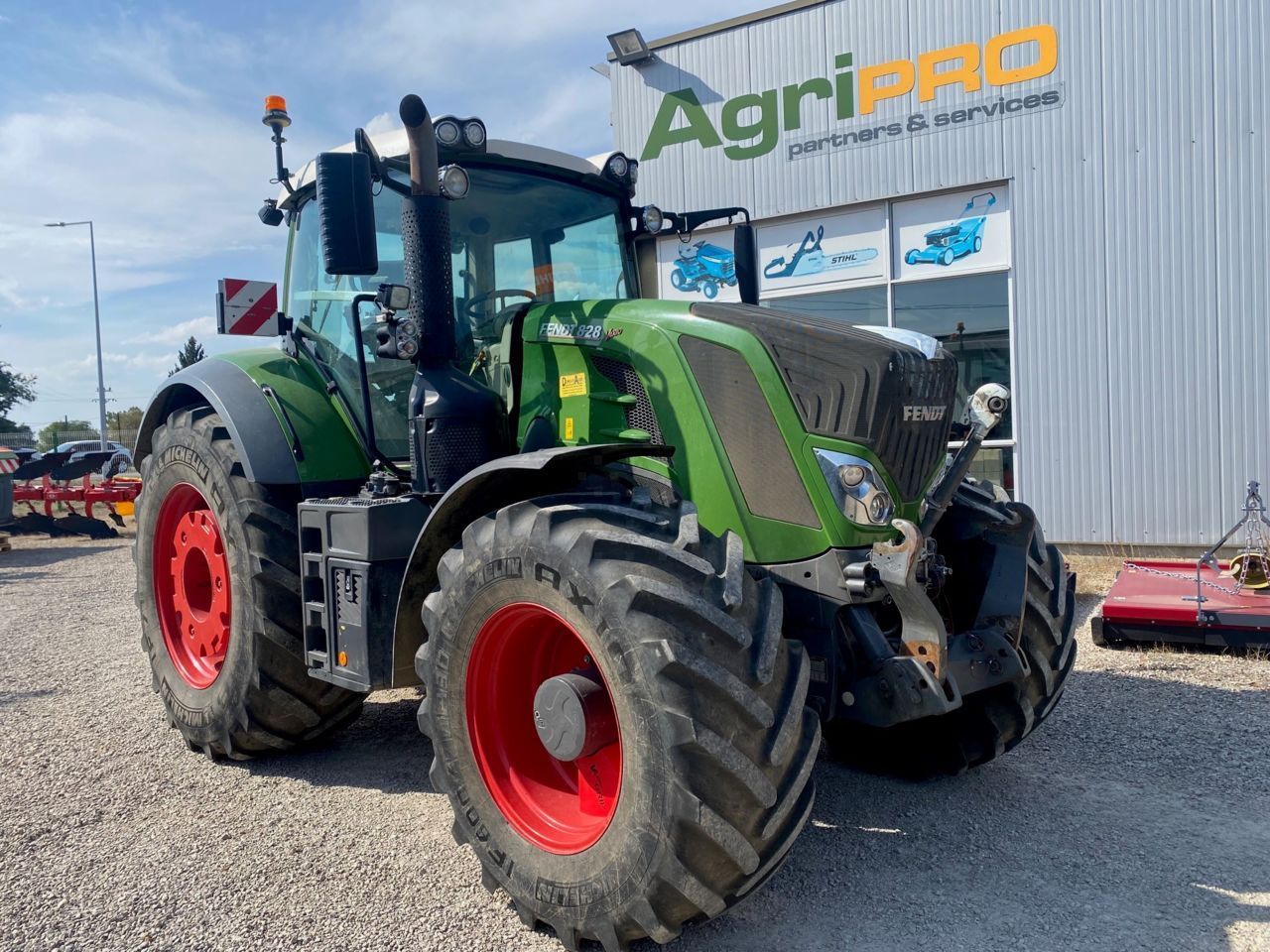 E-FARM: Fendt 828 Vario - Traktor - id 1JRQ3KQ - 120.000 € - Baujahr: 2020 - Abgelesene Motorstunden: 3.840,Motorleistung (PS): 280,Frankreich