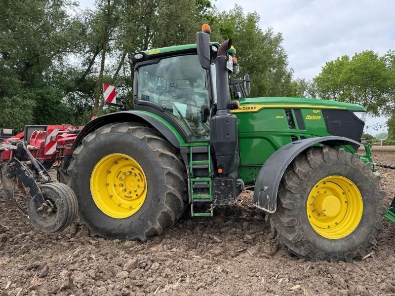 E-FARM: John Deere 6R 250 - Tractor - id KGZESAY - €135,000 - Year of construction: 2022 - Engine hours: 4,500,Engine power (HP): 250,France