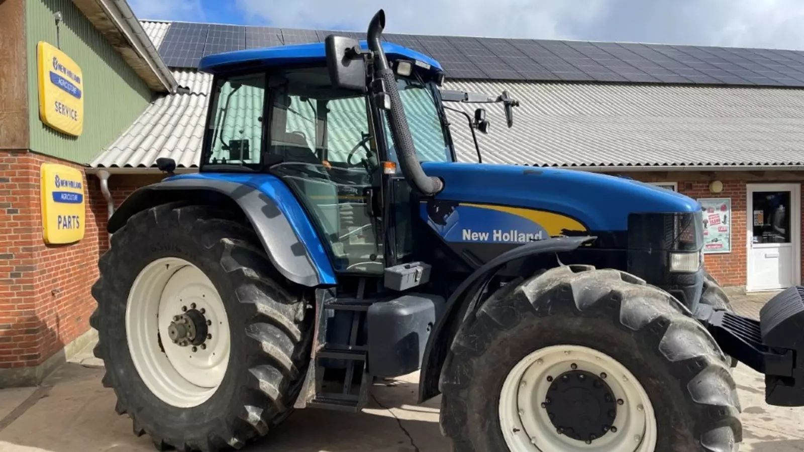 New Holland TM 175 Traktor 28 103 €