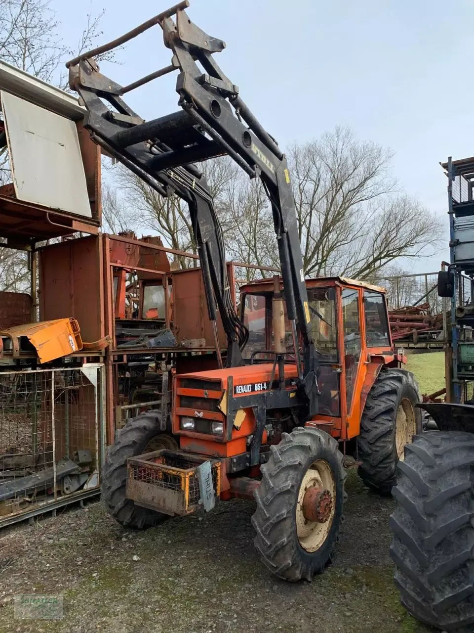 E-FARM: Renault schlacht-traktoren renault 651-4, nur teile, traktoren sind demontiert - Tractor - id 2PAQRTT - Año: 1975 - Alemania