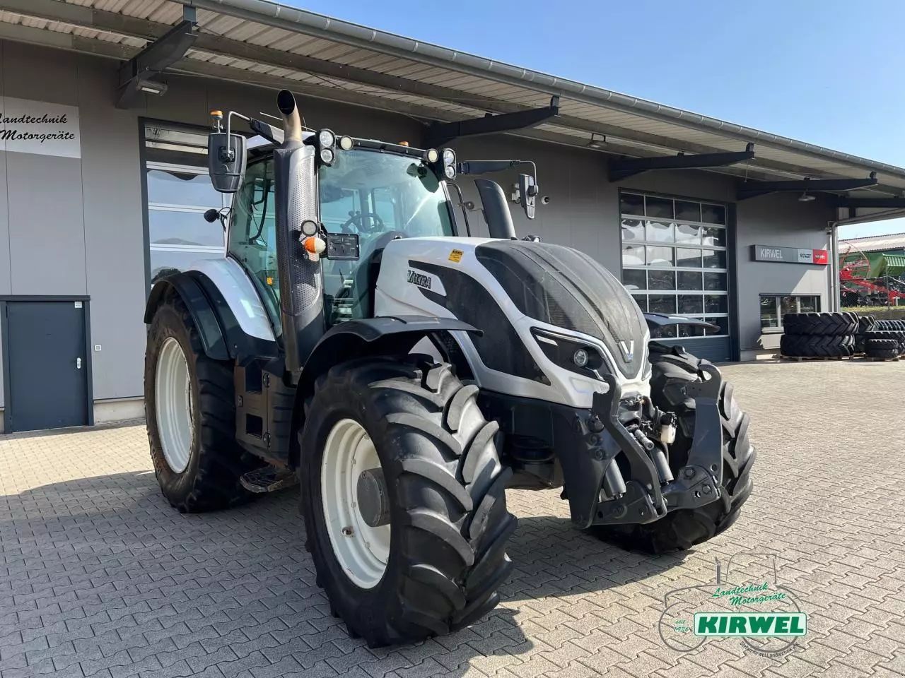 Valtra T214 Direct Tractor €59,900
