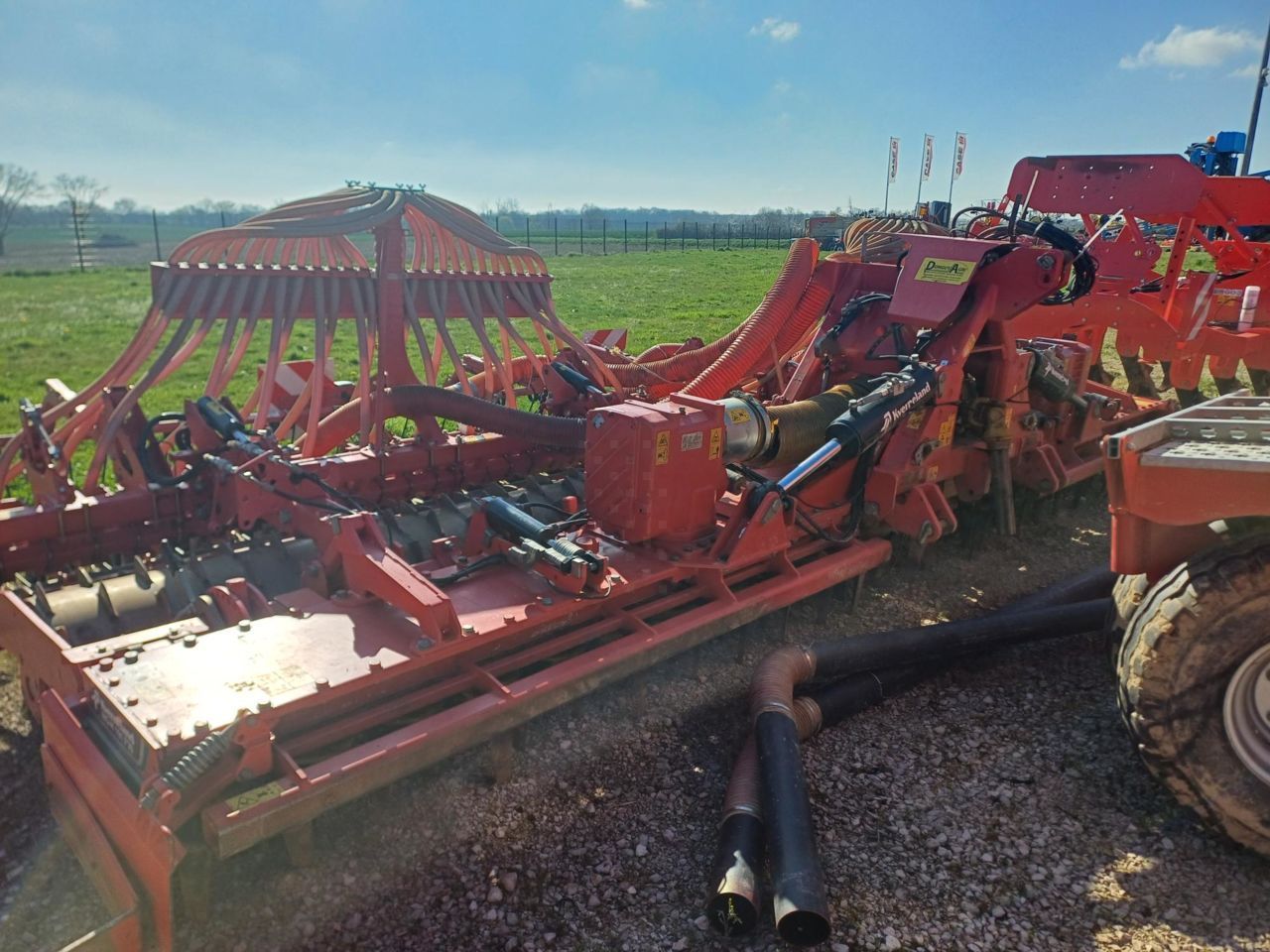 E-FARM: Kverneland DF2 - Vetőgép kombináció - id 1RNDMIZ - 62 000 EUR - Gyártási év: 2020 - Motor teljesítménye (LE): 300,Franciaország