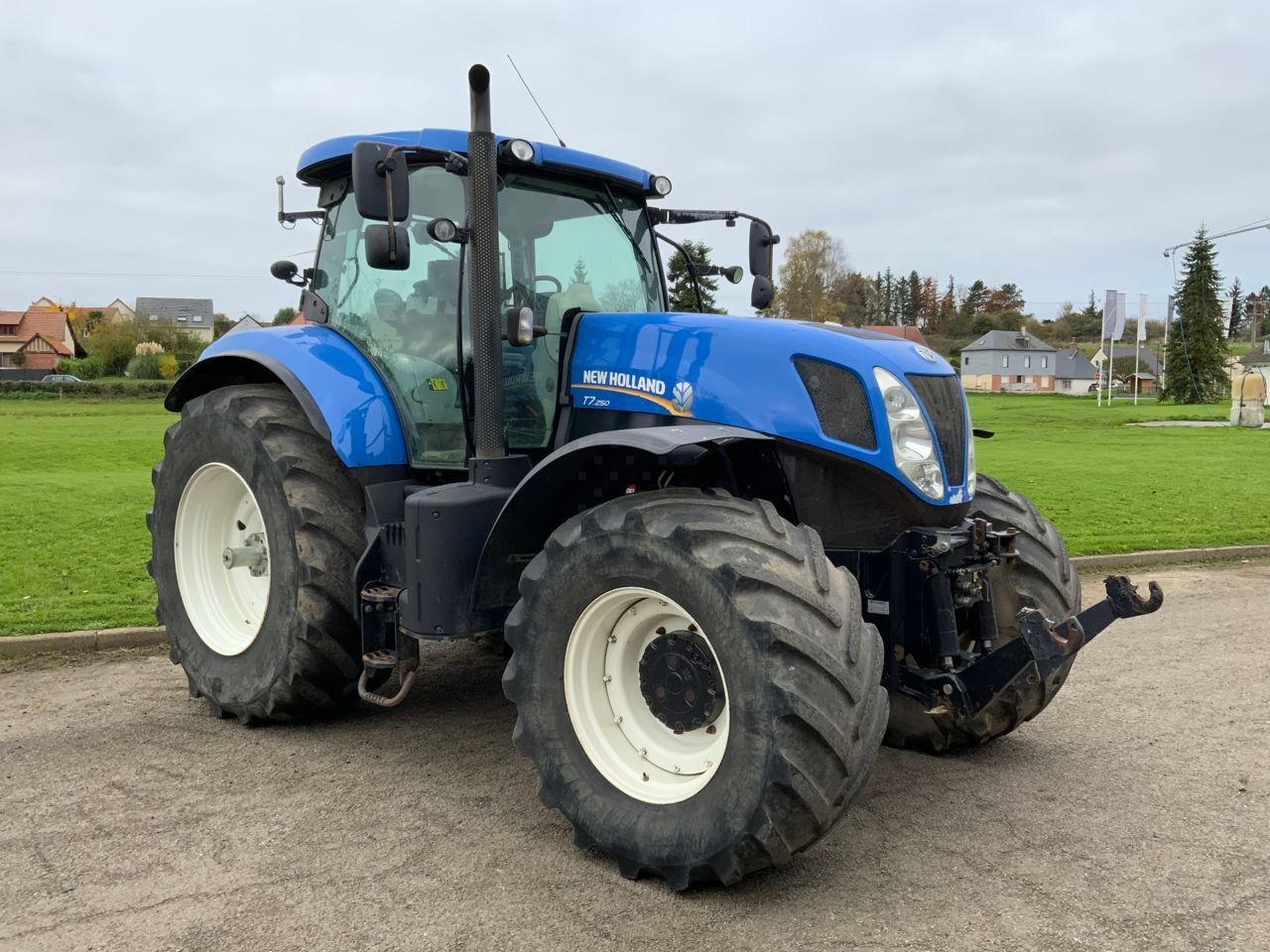 E-FARM: New Holland T7.250 - Tractor - id Y5JDA2R - 56.500 € - Año: 2012 - Horas: 4715,Potencia del motor: 200,Francia
