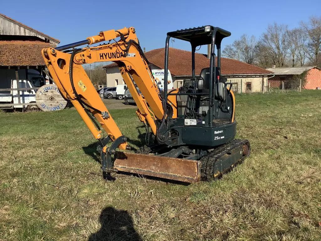 E-FARM: HYUNDAI r25z 9ak - Minigraver - id RIVDRKB - Produktionsår: 2020 - Frankrig